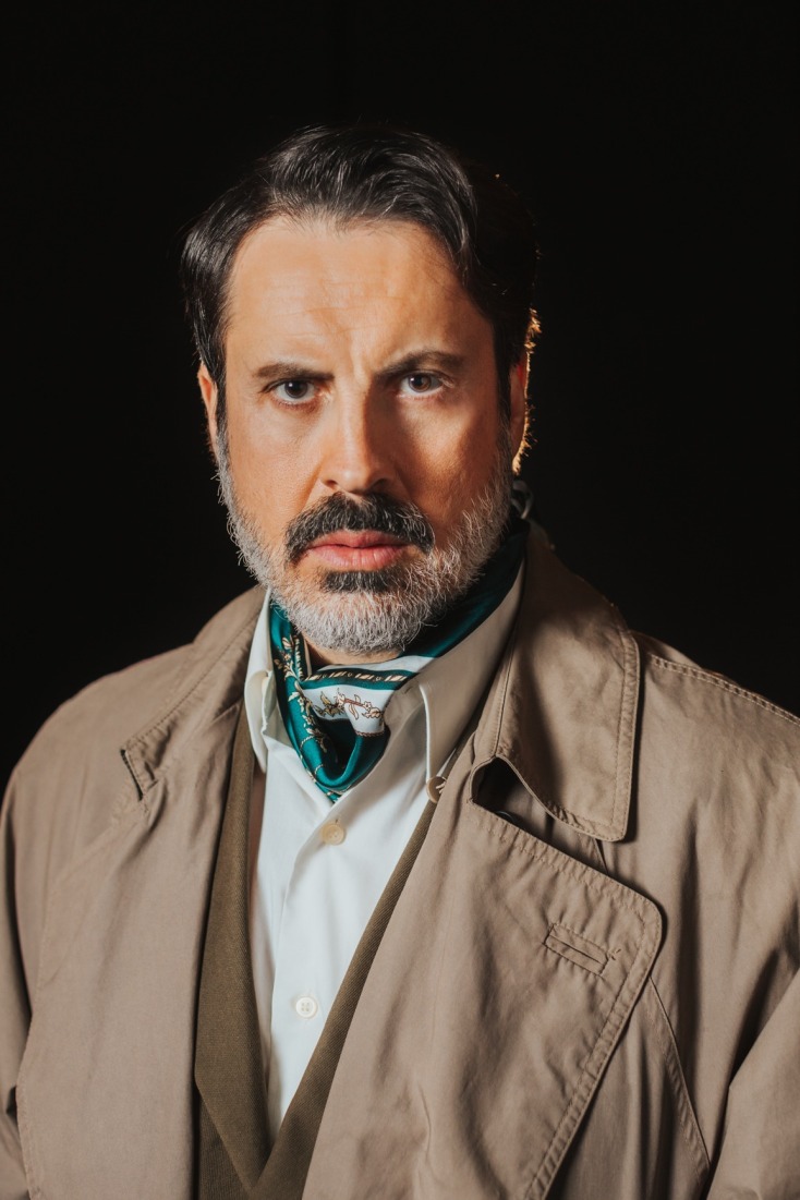 Ο Γιώργος Ζώης ερμηνεύει τον ρόλο του Κλάιβ