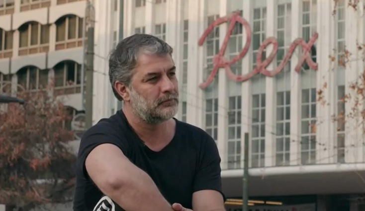 Βασίλης Μπισμπίκης: Μίλησε για τις διαμαρτυρίες των καλλιτεχνών κατά του Προεδρικού Διατάγματος - Πώς σχολιάζει τις καταλήψεις και τις διαδηλώσεις στα θέατρα.