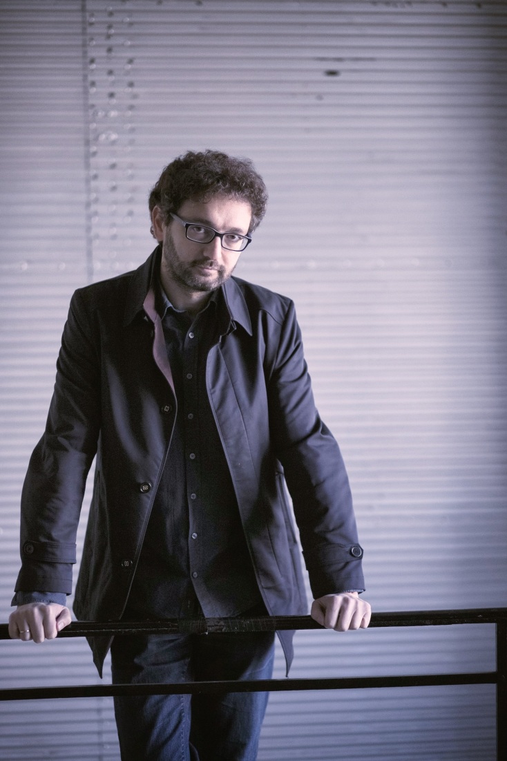 Ο εξάρχων της Κρατικής Ορχήστρας Θεσσαλονίκης, βιολονίστας, Αντώνης Σουσάμογλου μιλάει για το επερχόμενο ρεσιτάλ μαζί με τον Σταμάτη Βλαχοδημήτρη στις 23 Μαρτίου στο Μέγαρο Μουσικής Αθηνών.