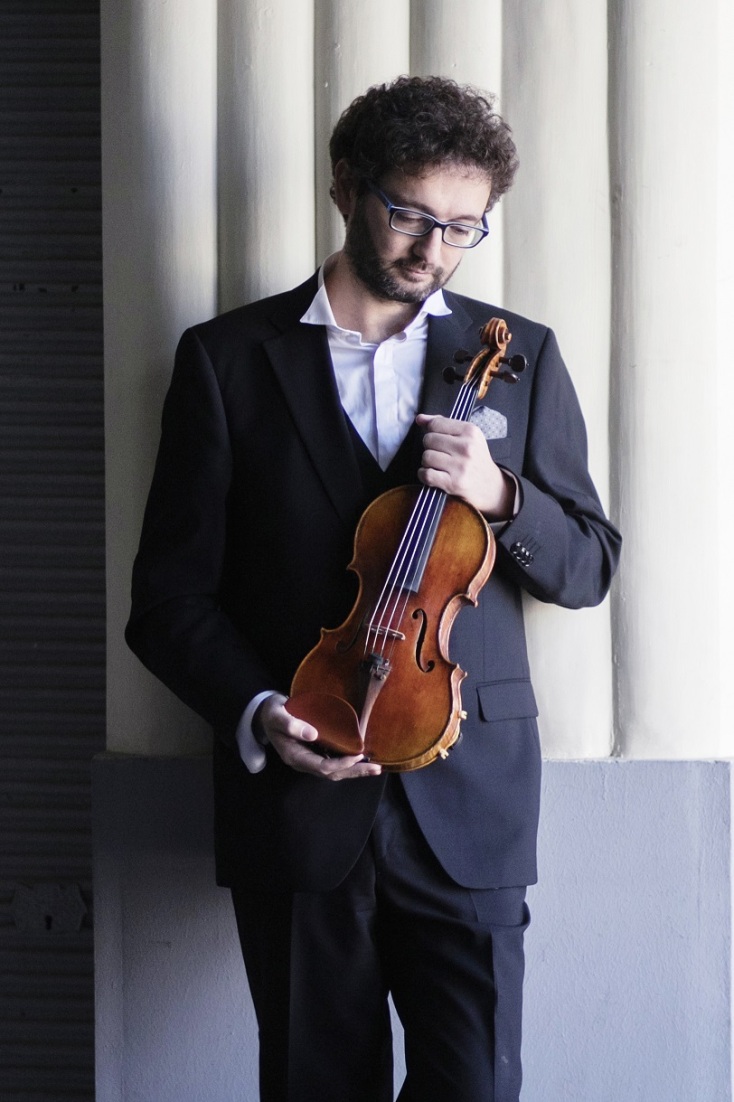 Ο εξάρχων της Κρατικής Ορχήστρας Θεσσαλονίκης, βιολονίστας, Αντώνης Σουσάμογλου μιλάει για το επερχόμενο ρεσιτάλ μαζί με τον Σταμάτη Βλαχοδημήτρη στις 23 Μαρτίου στο Μέγαρο Μουσικής Αθηνών.