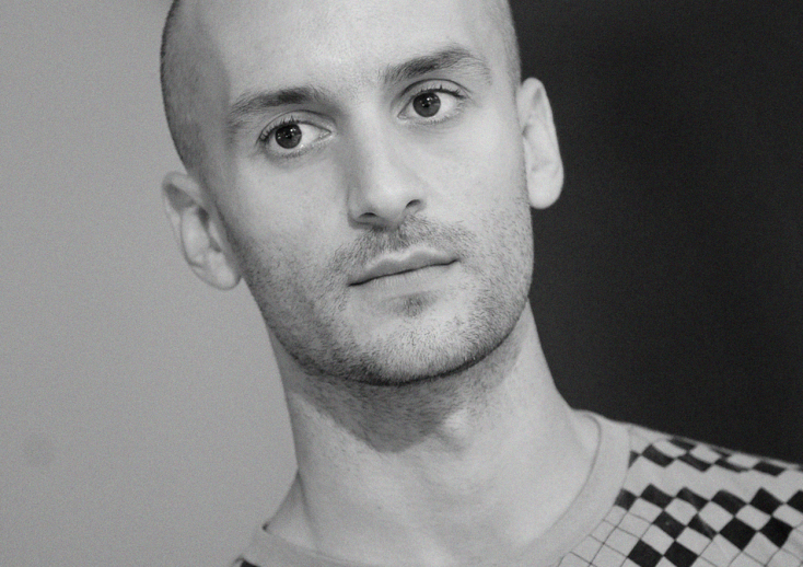 Ο καλλιτέχνης Μιχαήλ Καρίκης