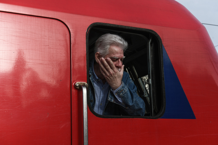 Δάκρυσε ο πρόεδρος του ΟΣΕ Παναγιώτης Τερζάκης στο πρώτο δρομολόγιο μετά τα Τέμπη