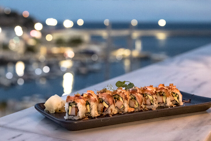 Epicure suites: Τι περιλαμβάνουν οι δώδεκα σουίτες πολυτελείας στην Καβάλα, στο νεοκλασικό κτίριο του 20ού αιώνα.