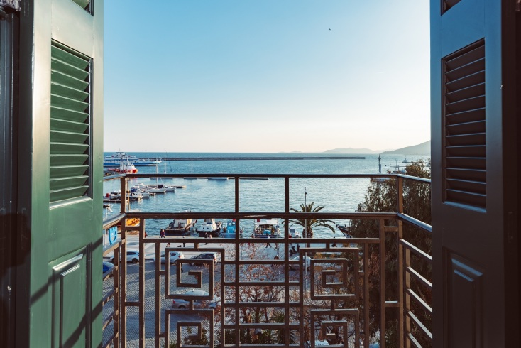 Epicure suites: Τι περιλαμβάνουν οι δώδεκα σουίτες πολυτελείας στην Καβάλα, στο νεοκλασικό κτίριο του 20ού αιώνα.