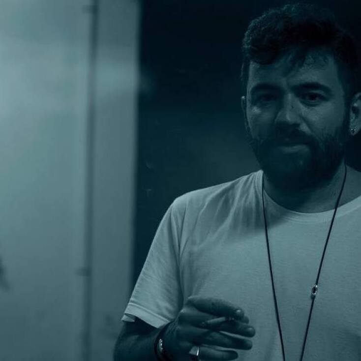 Ο σκηνοθέτης της παράστασης Γρηγόρης Χατζάκης