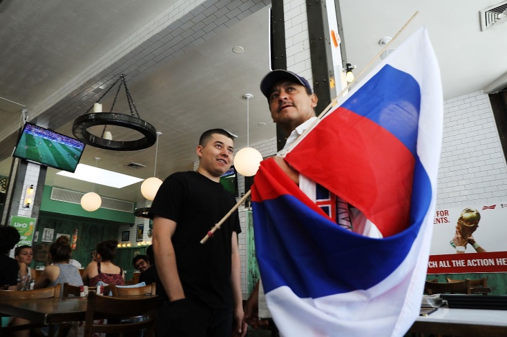 Brighton Beach: Η ιστορία και η εξέλιξη της γειτονιάς της Νέας Υόρκης στην οποία εγκατάσταθηκαν σοβιετικοί μετανάστες, η ρωσική κοινότητα και ο ρόλος της ρωσικής μαφίας.