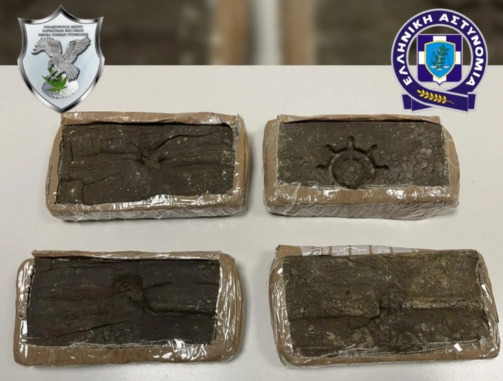 Θεσσαλονίκη: Κατασχέθηκαν περισσότερα από 8,5 κιλά ηρωίνης - Προοριζόταν να καταλήξει σε στέκια τοξικοεξαρτημένων - Συνελήφθη 27χρονη από τη Δίωξη Ναρκωτικών.