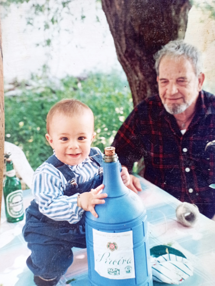 Ο Παντελής Καλλιότσος με τον μικρό Πέτρο Καλφαμανώλη 