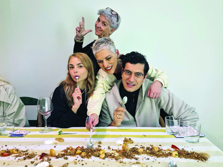 Ιωάννα Σταμούλου,  Ελένη Ψυχούλη,  Αργύρης Πανταζάρας, Σίσσυ Τουμάση,   οι γνωστοί-άγνωστοι  της προχθεσινής παρέας