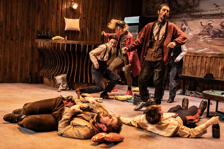 «Ο παγοπώλης έρχεται» του Ευγένιου Ο’ Νιλ σε σκηνοθεσία Ακύλλα Καραζήση στο Θέατρο Προσκήνιο