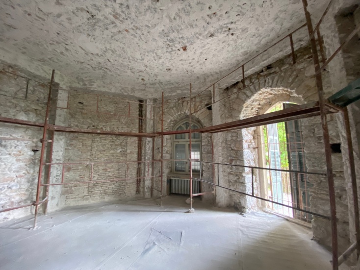 Εργασίες αποκατάστασης στα πρώην βασιλικά κτίρια στο Τατόι