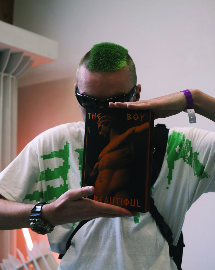 Το περιοδικό «The Boy is Beautiful». 