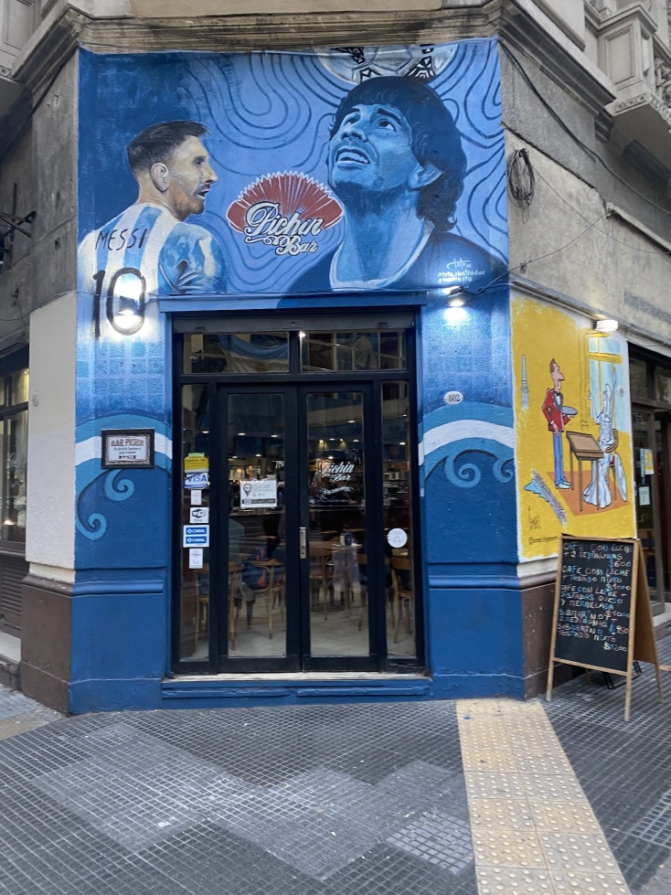 Ταξιδεύοντας στο Μπουένος Άιρες, τη Νέα Υόρκη, την Τήνο και την Ηγουμενίτσα: Ένα φωτογραφικό αφιέρωμα σε τέσσερα διαφορετικά σημεία της Γης.