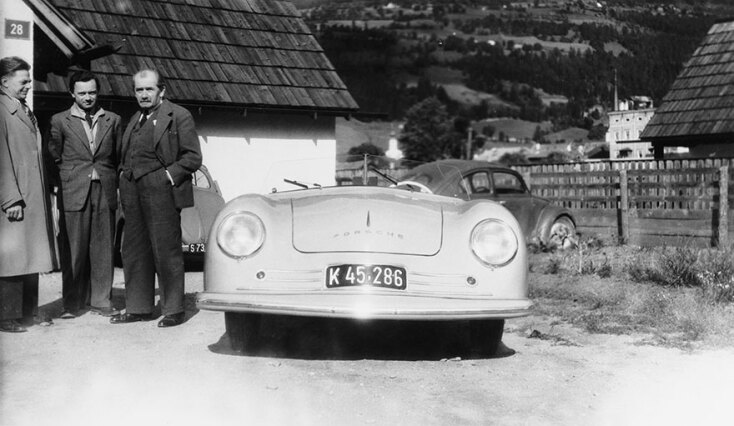 Ferry Porsche, Ferdinand Porsche, Erwin Komenda, δίπλα στη 356 roadster, 1948