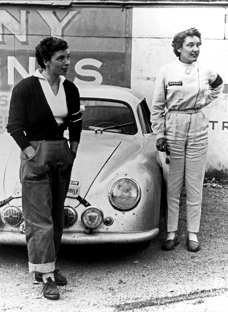 Οι οδηγοί Gilberte Thirion και Ingeborg Polensky με την 356 Coupe στο Rallye Tour de France, 1952