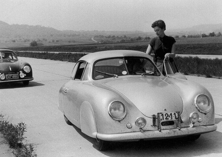 Η οδηγός Gilberte Thirion με την 356, 1952