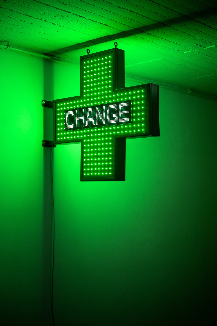 Πέγκυ Κλιάφα, Change - Led pharmacy cross, 2021