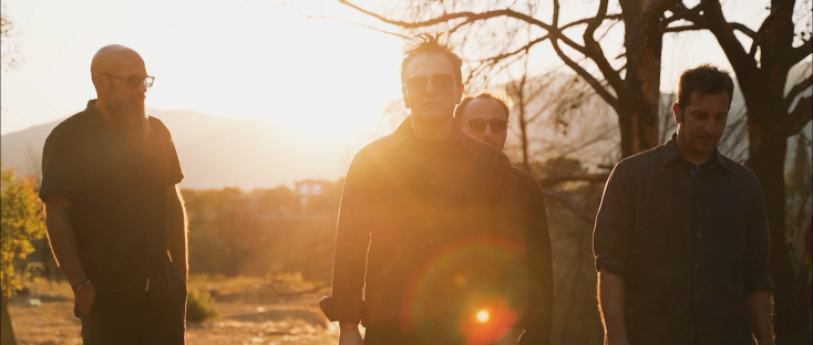 Ο Μάνος Αρετουλάκης, τραγουδιστής και κιθαρίστας των WaterStriders μιλάει για το ντεμπούτο τους «My Name Is EXPECTATION» λίγες μέρες πριν ξεκινήσει το 1st Athens Pop Fest and Convention, στο οποίο θα εμφανιστεί το αθηναϊκό σχήμα.