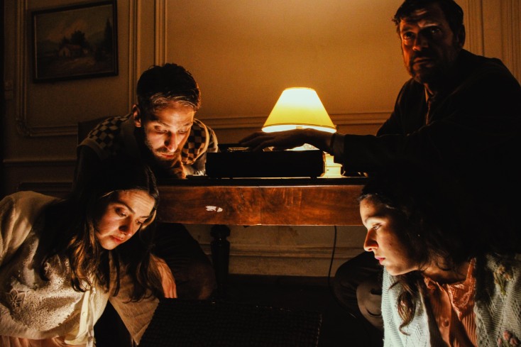 Στο «Εσωτερικό» του Μαίτερλινκ η ευτυχία και η δυστυχία συνυπάρχουν 