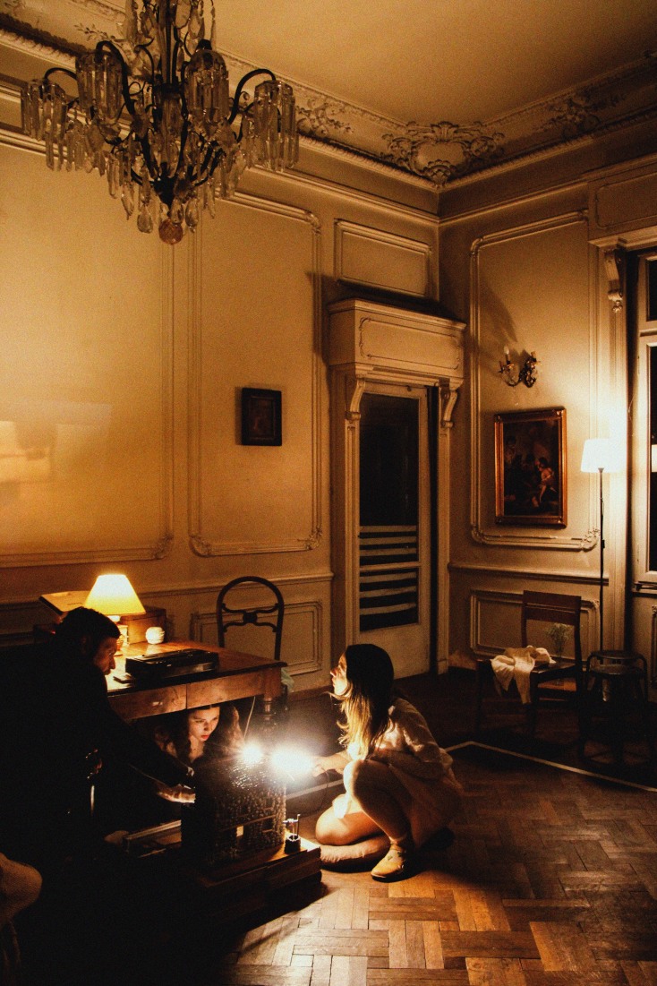 Στο «Εσωτερικό» του Μαίτερλινκ η ευτυχία και η δυστυχία συνυπάρχουν 