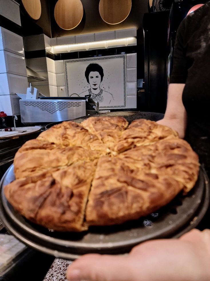 Η Cocona της Μηλιώνη στο Κολωνάκι είναι η μόνη που ψήνει παραδοσιακό γκιοζλεμέ με μια τόση δα φρέσκια αύρα κολωνακιώτικης μοντερνιτέ.