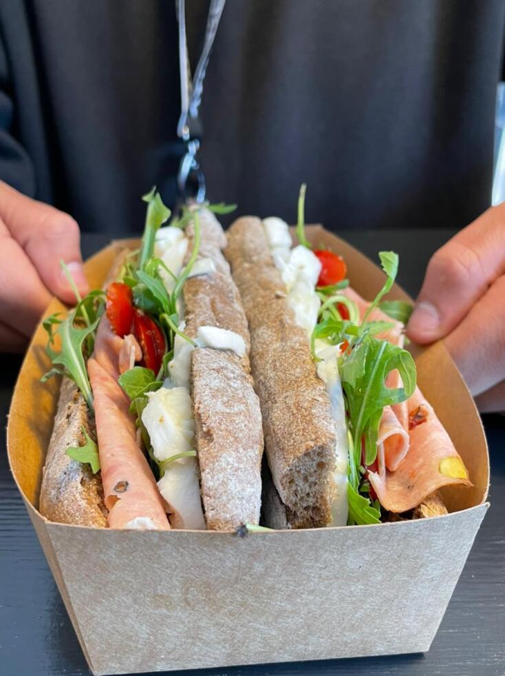 Άκρη - σάντουιτς