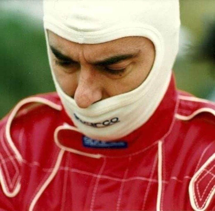 Ο Γιάννης Κούτρας και η μουσική του πορεία: Ο μουσικός παραγωγός Άγγελος Σφακιανάκης θυμάται τη γνωριμία και τη συνεργασία του με τον σπουδαίο τραγουδιστή