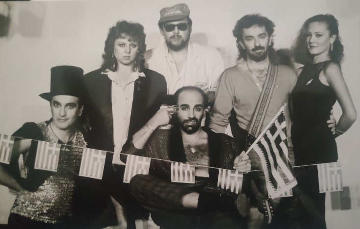 Ο Γιάννης Κούτρας και η μουσική του πορεία: Ο μουσικός παραγωγός Άγγελος Σφακιανάκης θυμάται τη γνωριμία και τη συνεργασία του με τον σπουδαίο τραγουδιστή