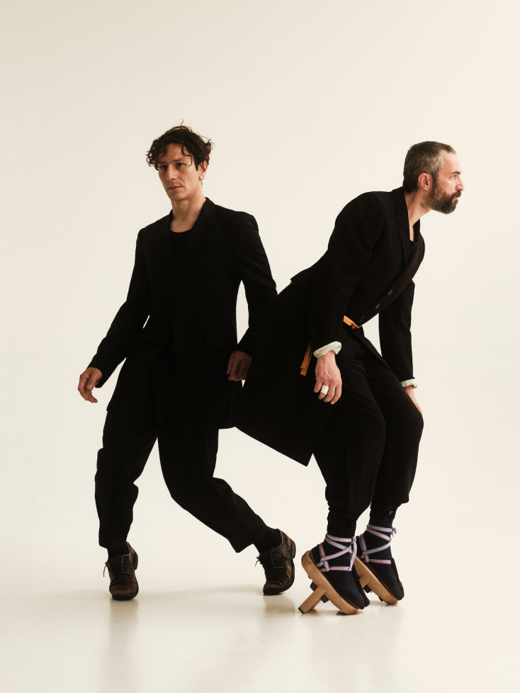 Τα "Βατράχια" από τους Έφη Μπίρμπα και Άρη Σερβετάλη