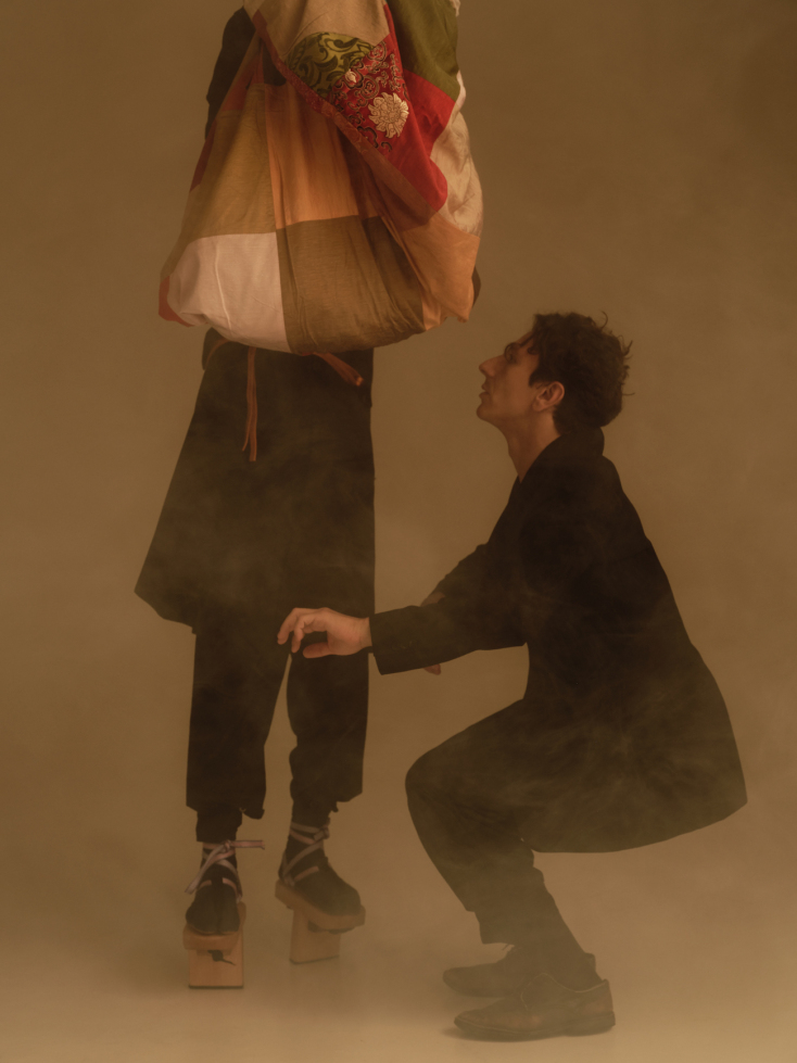 Ο Μιχάλης Σαράντης πρωταγωνιστεί στα "Βατράχια" που ανεβάζουν η Έφη Μπίρμπα και ο Άρης Σερβετάλης