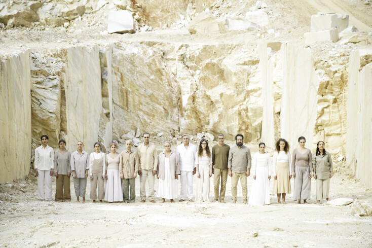 Ο θίασος της "Εκάβης" που σκηνοθετεί η Ιώ Βουλγαράκη