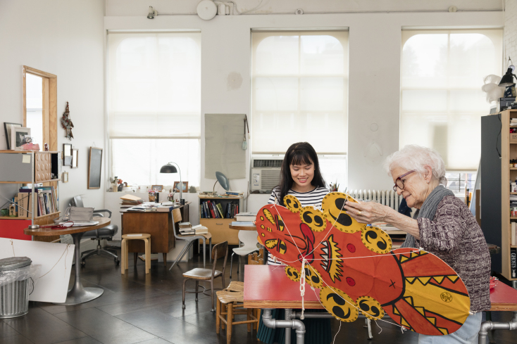 Στο πλαίσιο της συνεργασίας τους δημιούργησαν ένα έργο με χαρταετούς που παρουσίασαν στην έκθεση Carnegie International