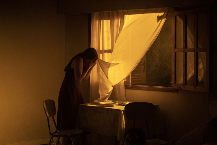  «Goodbye, Lindita» σε σκηνοθεσία Μάριο Μπανούσι: Κριτική για την παράσταση στην Πειραματική Σκηνή Νέων Δημιουργών του Εθνικού Θεάτρου