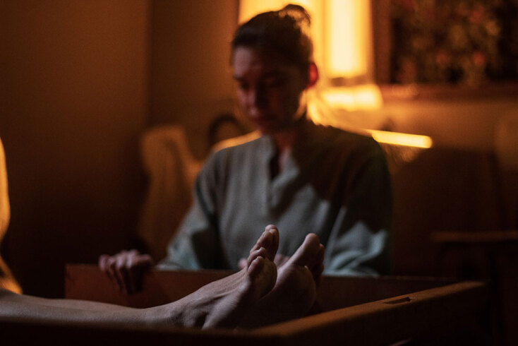  «Goodbye, Lindita» σε σκηνοθεσία Μάριο Μπανούσι: Κριτική για την παράσταση στην Πειραματική Σκηνή Νέων Δημιουργών του Εθνικού Θεάτρου