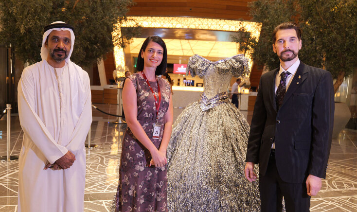 Η υπεύθυνη της Dubai Opera Hamsa Mahmood με τον Νίκο Φλώρο και στενός της συνεργάτη