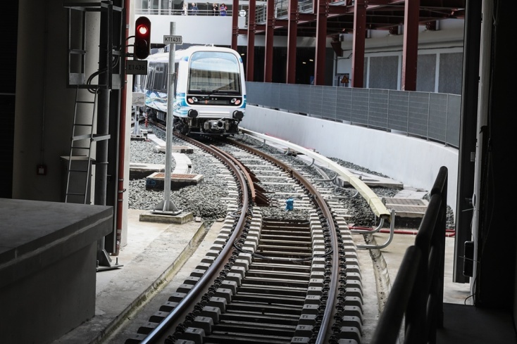 Δημοσιογράφοι - επιβάτες στο μετρό της Θεσσαλονίκης