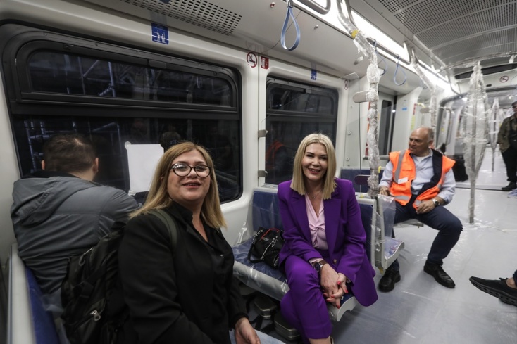 Δημοσιογράφοι - επιβάτες στο μετρό της Θεσσαλονίκης