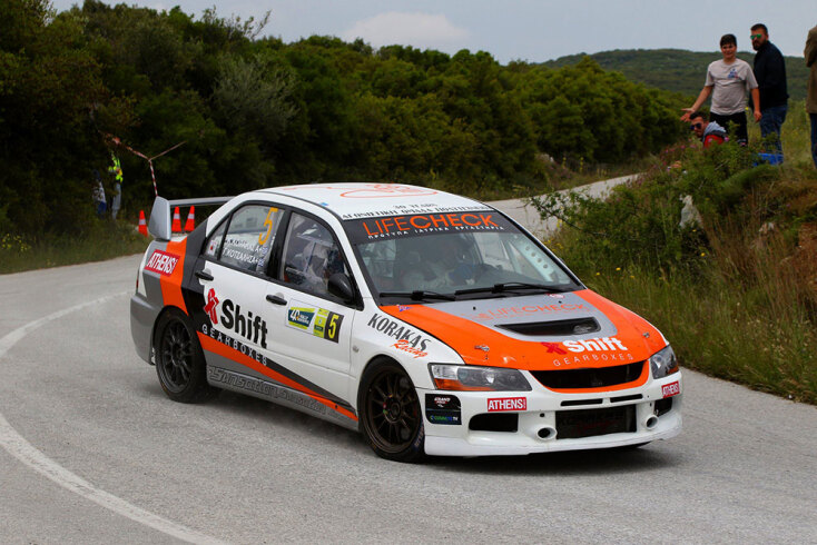Ράλι Κένταυρος: Δεύτεροι στην κατηγορία Ν οι Κόρακας-Κότσαλης με το Mitsubishi Lancer Evo στα χρώματα της ATHENS VOICE