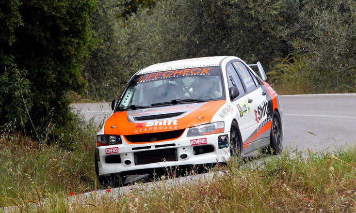 Ράλι Κένταυρος: Δεύτεροι στην κατηγορία Ν οι Κόρακας-Κότσαλης με το Mitsubishi Lancer Evo στα χρώματα της ATHENS VOICE