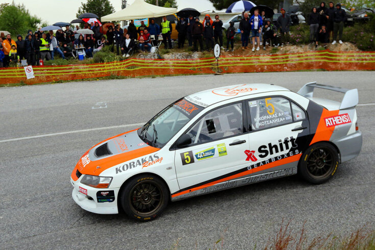 Ράλι Κένταυρος: Δεύτεροι στην κατηγορία Ν οι Κόρακας-Κότσαλης με το Mitsubishi Lancer Evo στα χρώματα της ATHENS VOICE