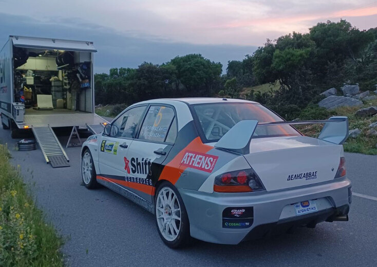 Ράλι Κένταυρος: Δεύτεροι στην κατηγορία Ν οι Κόρακας-Κότσαλης με το Mitsubishi Lancer Evo στα χρώματα της ATHENS VOICE