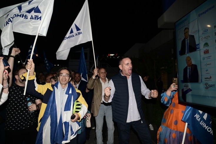 Πανηγυρικό κλίμα στην Πειραιώς - «Μούδιασμα» στον ΣΥΡΙΖΑ