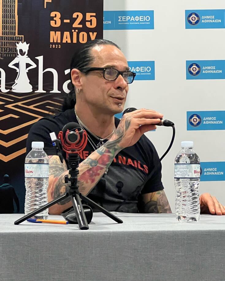 Η επίσκεψη του συγγραφέα crime fiction Κρις Κάρτερ στην Αθήνα και η συζήτησή του στο Agatha Φεστιβάλ Αστυνομικής Λογοτεχνίας, με αφορμή την έκδοση του δέκατου βιβλίου του στα ελληνικά «Ο Γρίφος του Κακού» από τις εκδόσεις Bell.