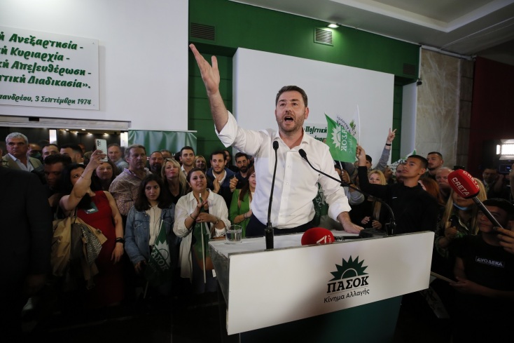 Εκλογές 2023 - ΠΑΣΟΚ-ΚΙΝΑΛ: Πανηγυρισμοί στη Χαριλάου Τρικούπη - Τα στιγμιότυπα που κατέγραψαν τα φωτογραφικά πρακτορεία.