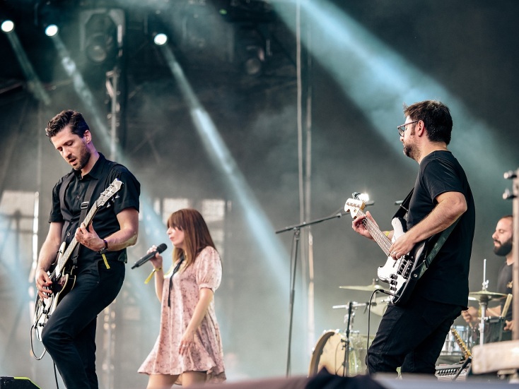 Ο κιθαρίστας των Sugar For The Pill, Ηλίας Κωστακόπουλος, απαντά σε 33 ερωτήσεις για την Αθήνα.