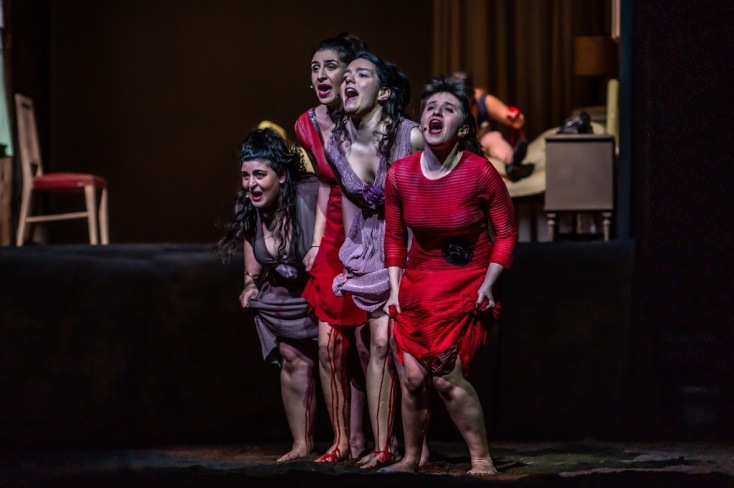 "Ερωτευμένα άλογα" από την ομάδα Εν Δυνάμει