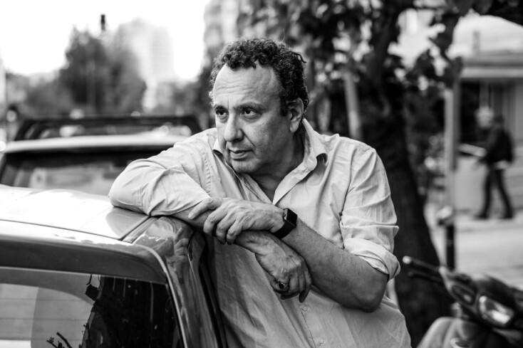 "Γίνεται δέντρο το πουλί;": ο Χρήστος Χωμενίδης εμπνέεται από τον "Ιωνα" του Ευριπίδη