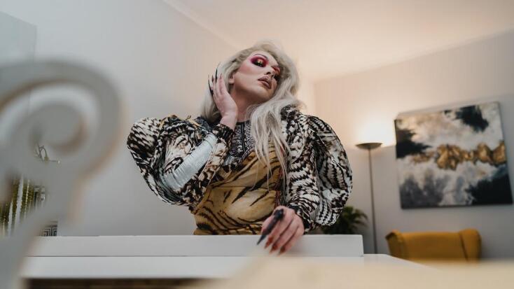 Η Νίνα Νάη συμμετέχει στα "Τραγούδια του ελληνικού λαού" της bijoux de kant