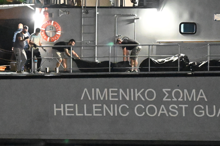 Πτώματα από το ναυάγιο στην Πύλο πάνω σε φρεγάτα του Λιμενικού Σώματος
