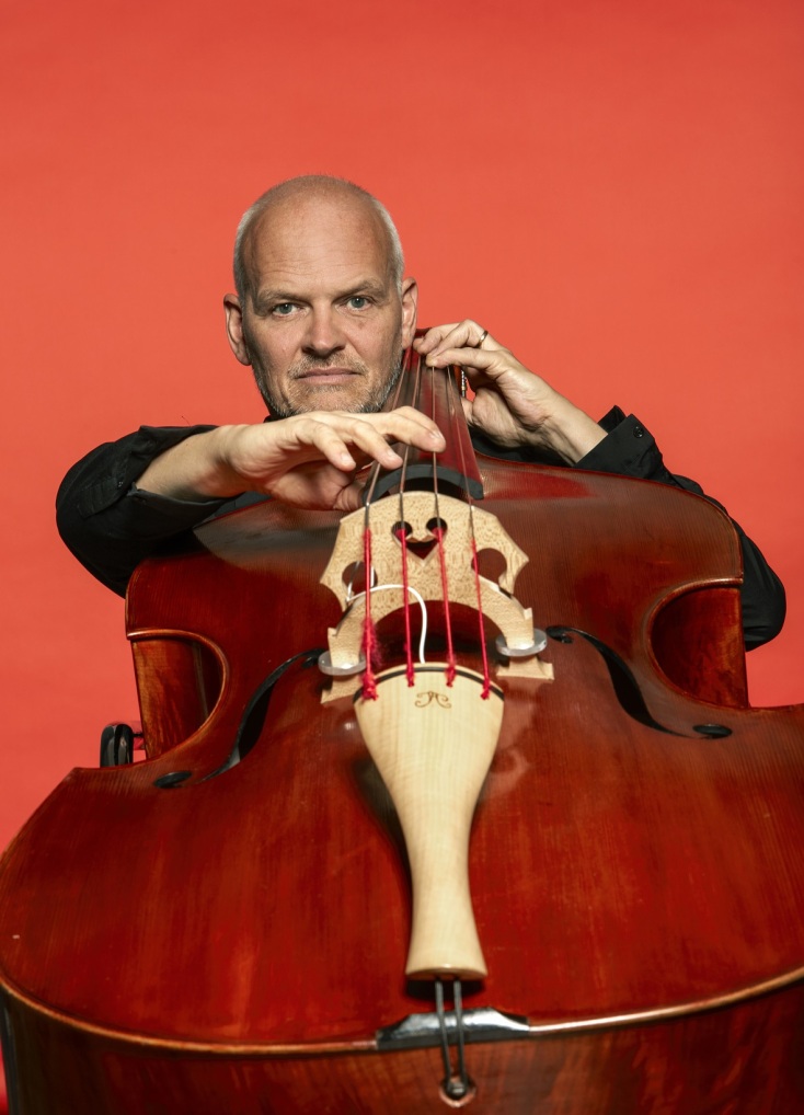 Lars Danielsson - Συνέντευξη: O σουηδός τσελίστας και μπασίστας μιλάει για τον τρόπο με τον οποίο συνέδεσε τον ήχο του ηλεκτρικού του σχήματος Liberetto, με τον ήχο της Συμφωνικής Ορχήστρας του Γκέτεμποργκ στο νέο του άλμουμ, «Symphonized».